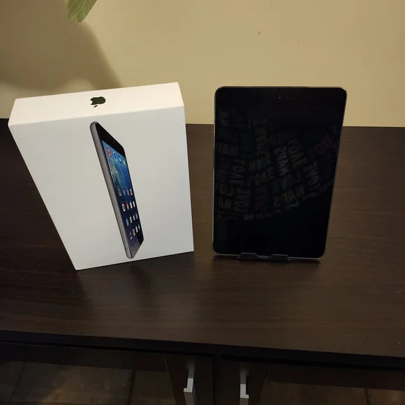 Apple iPad Mini 1st Generation 16GB, Wi-Fi With  Keyboard And Accessory Kit - Picture 9 of 9